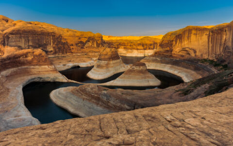 Reflection Canyon 16 x 10