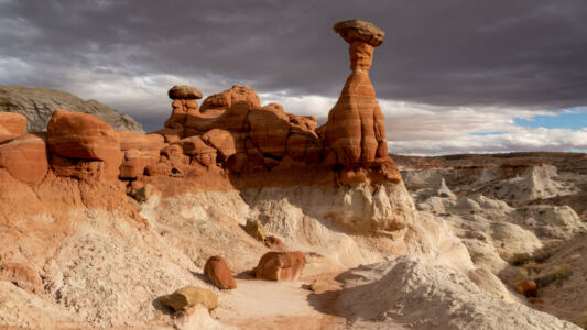 Toadstool Hoodoos 16 x 9